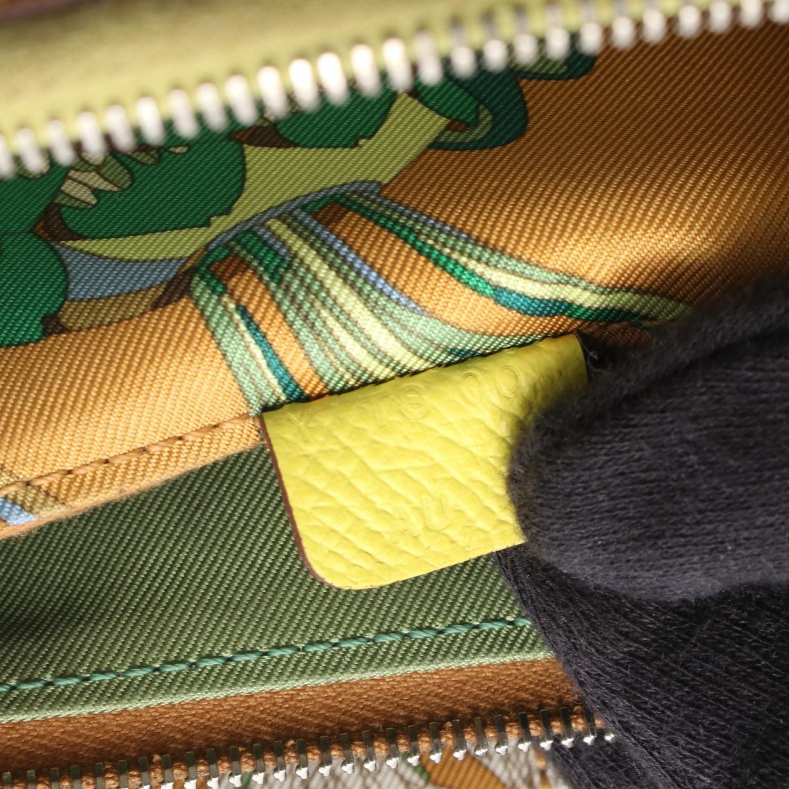 Hermes Round Wallet Azap Long Silk in Souffle Leather in — view 5