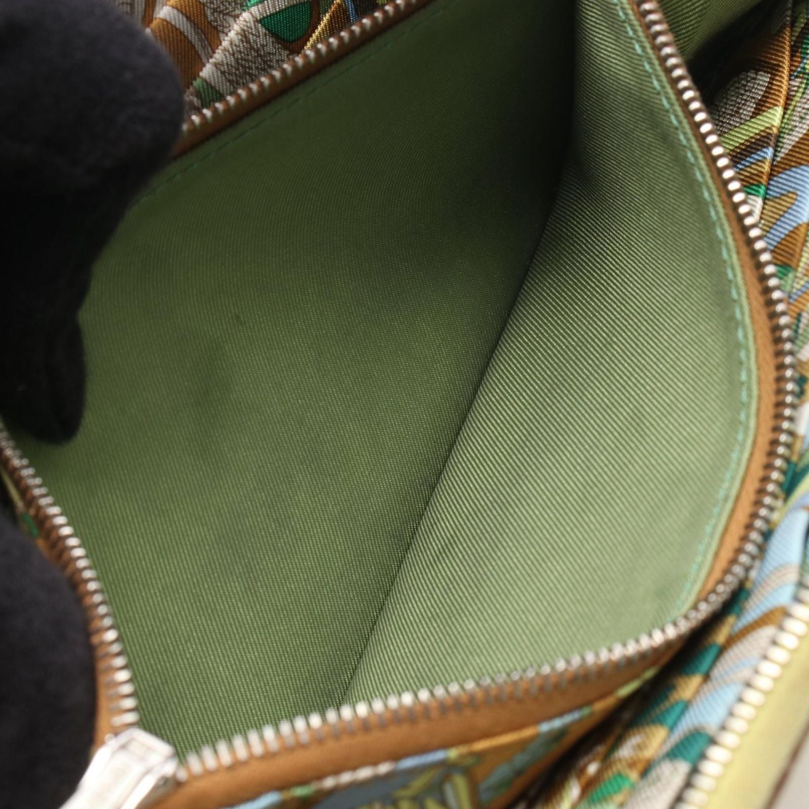 Hermes Round Wallet Azap Long Silk in Souffle Leather in — view 3