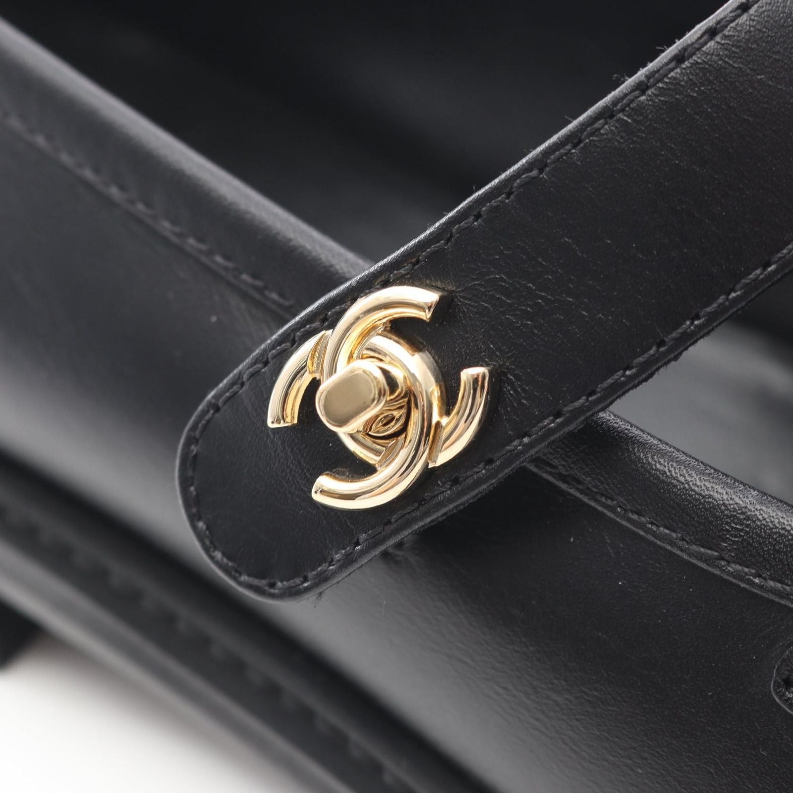 Chanel Loafers CC Logo Turnlock Black Leather — view 9