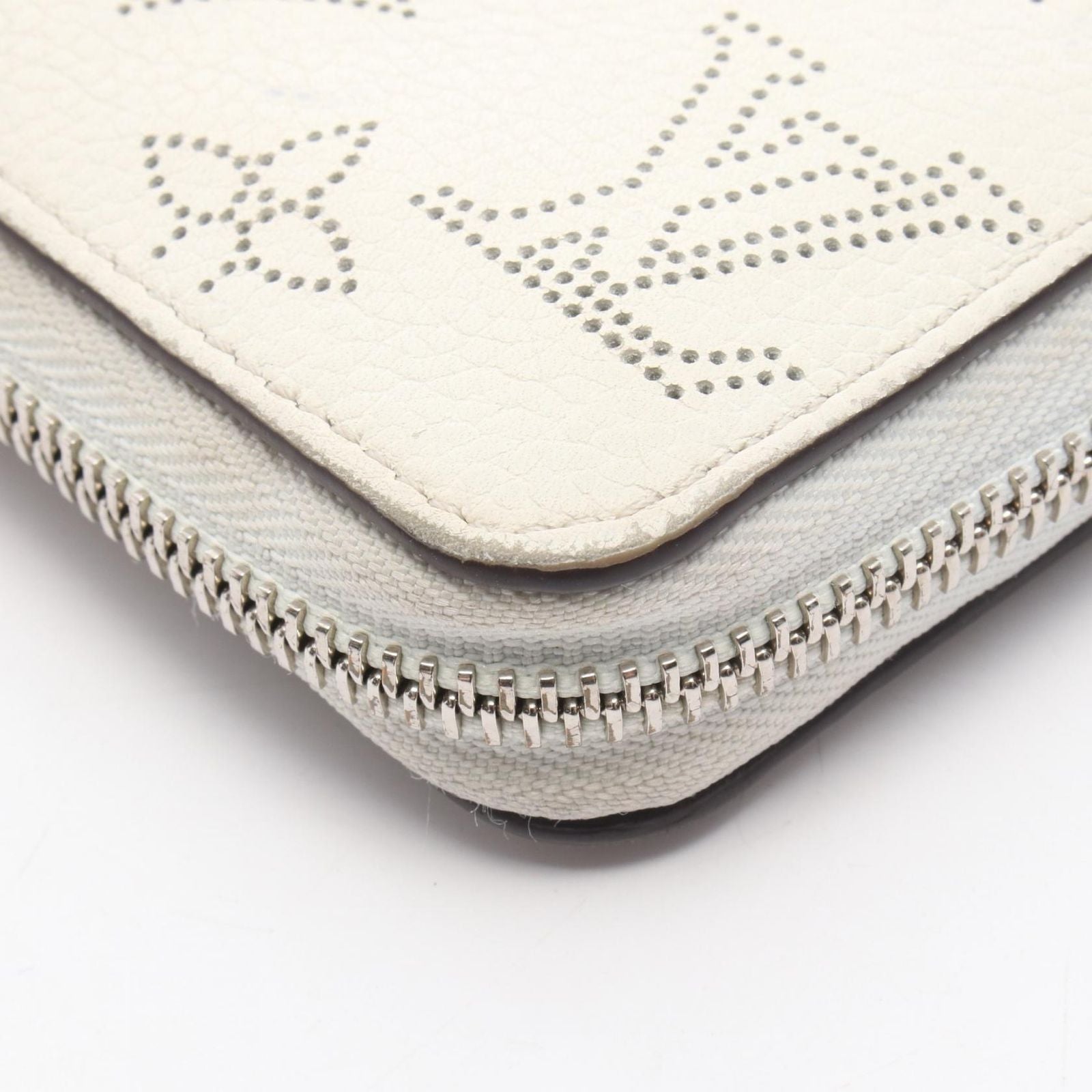 Louis Vuitton Round Wallet Zippy Blanc Leather — view 8