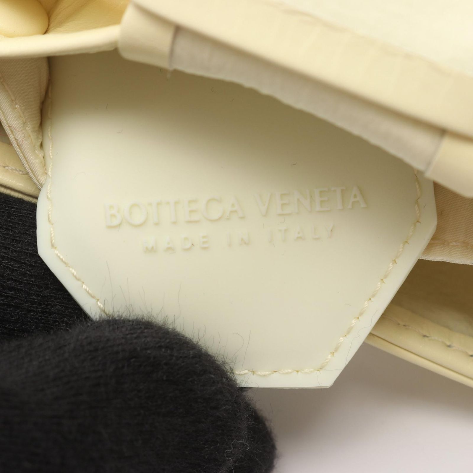 Bottega Veneta Shoulder Bag Maxi Intrecciato Cassette Light Yellow Leather — view 4