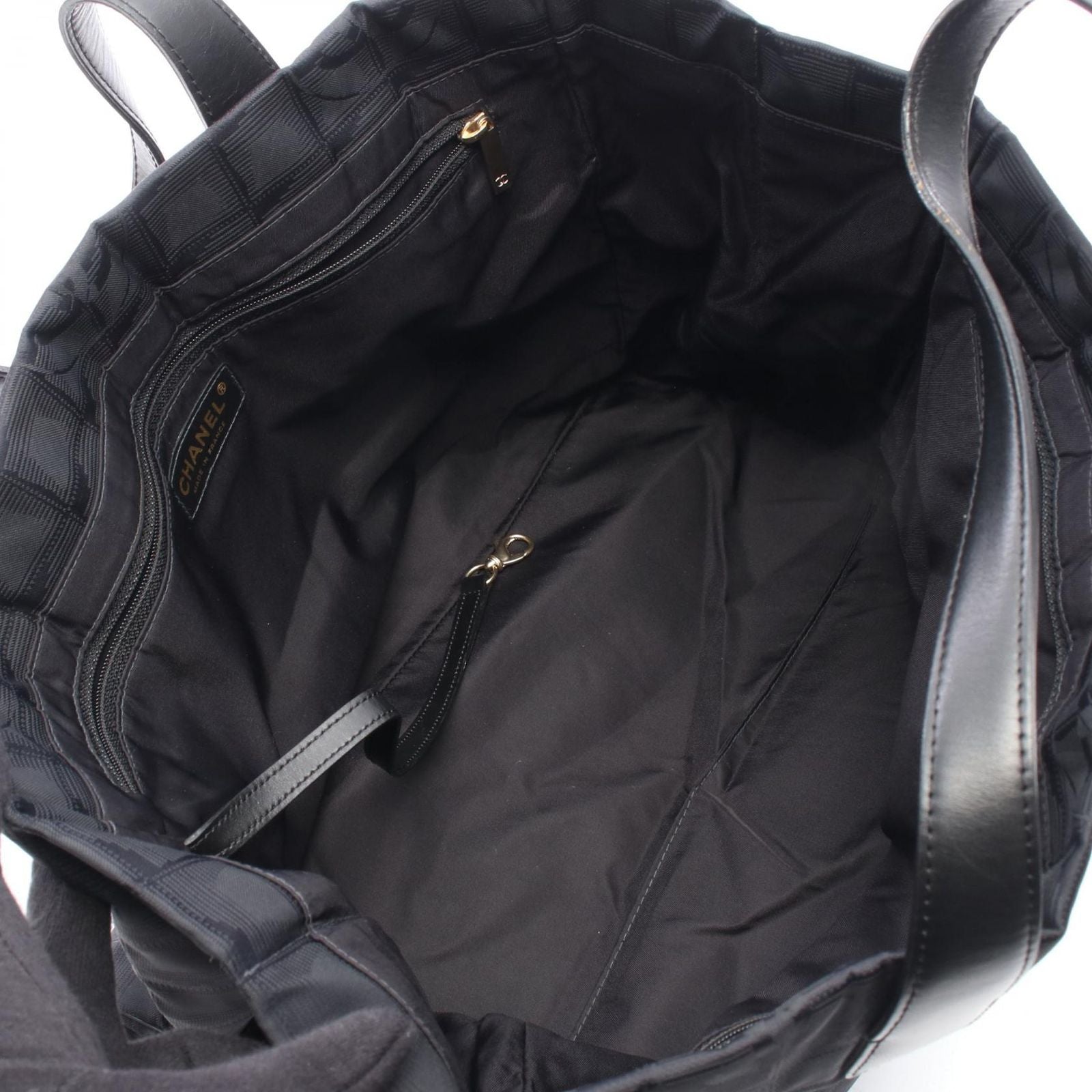 Chanel Tote New Travel Line MM Black Leather New MM — view 3