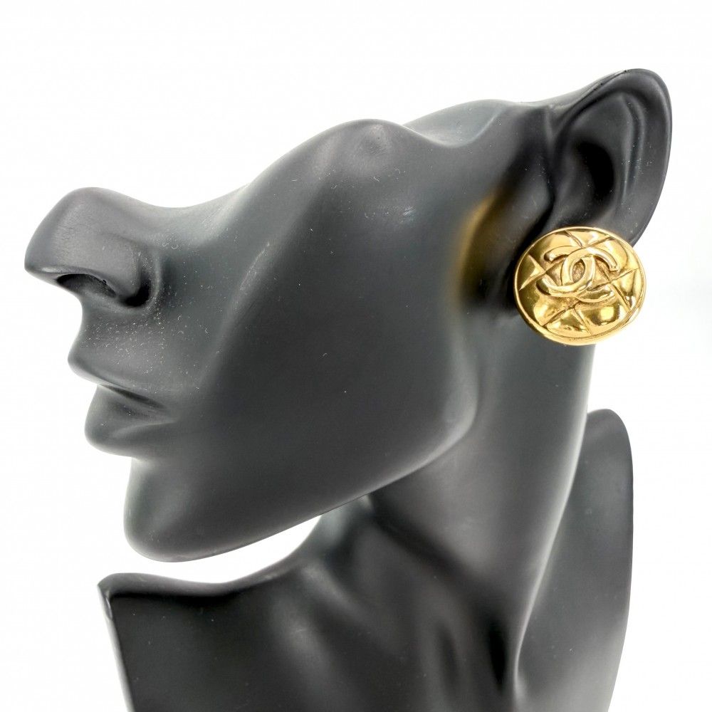 Chanel Earrings Quilted Round CC Logo Vintage Gold Plated — view 2