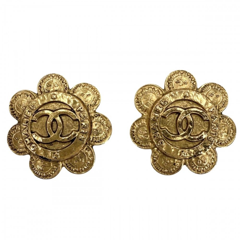 Chanel Earrings Flower Motif CC Logo Vintage 2 8 Gold