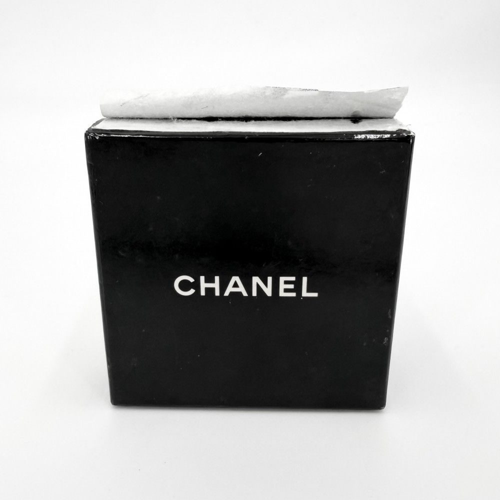 Chanel Earrings Flower Motif CC Logo Vintage 2 8 Gold — view 6