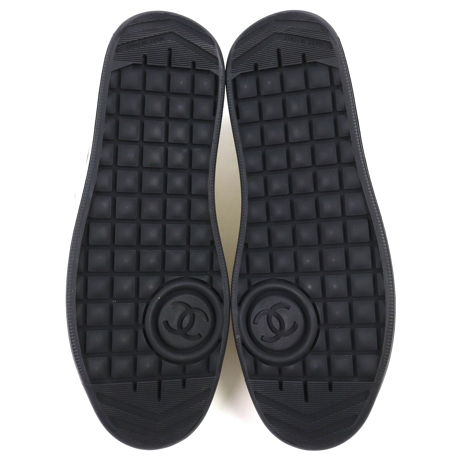 Chanel Leather Suede CC Logo Sneakers Ivory Black — view 8