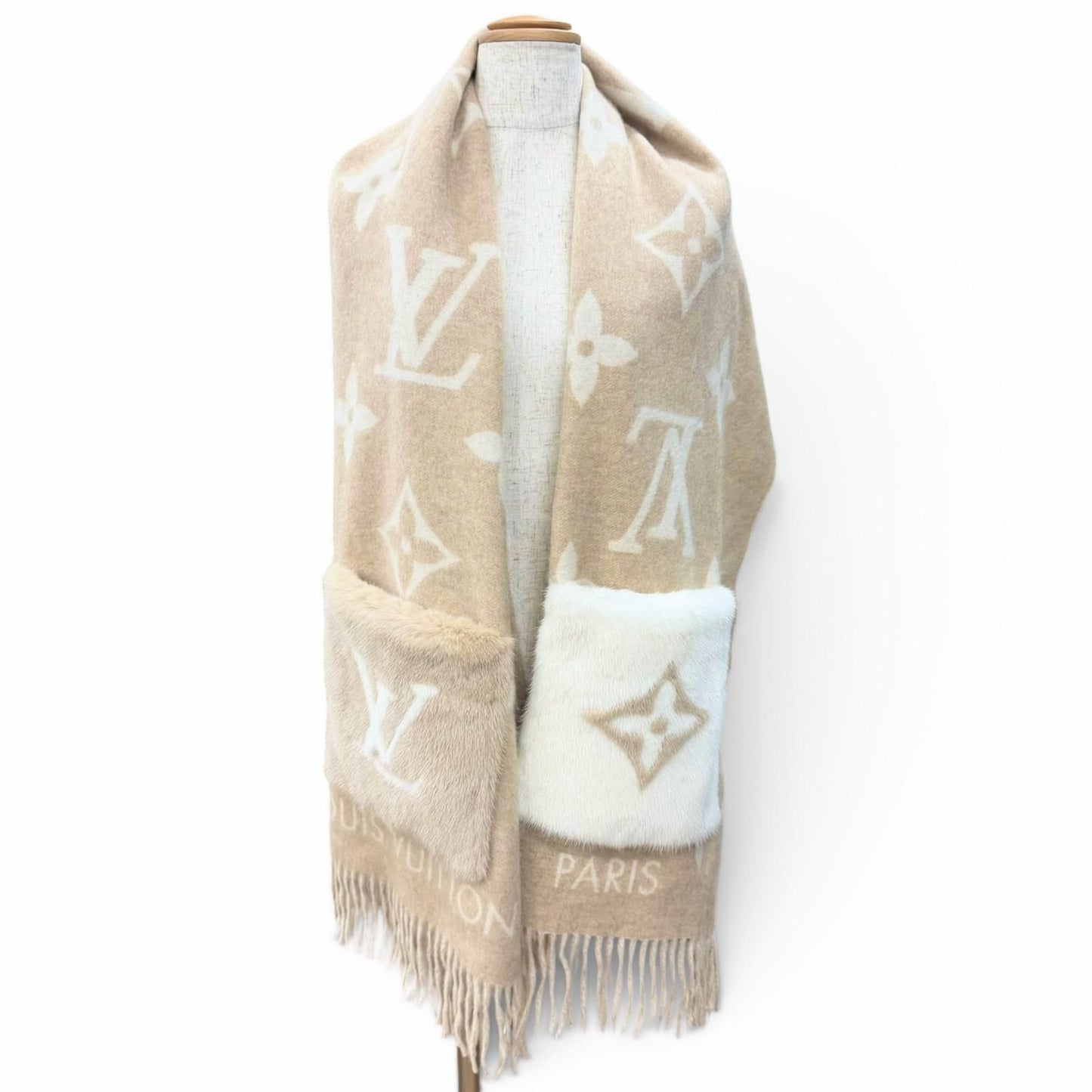 Louis Vuitton Echarpe Cold Reykjavik Cashmere Mink Scarf Beige — view 4