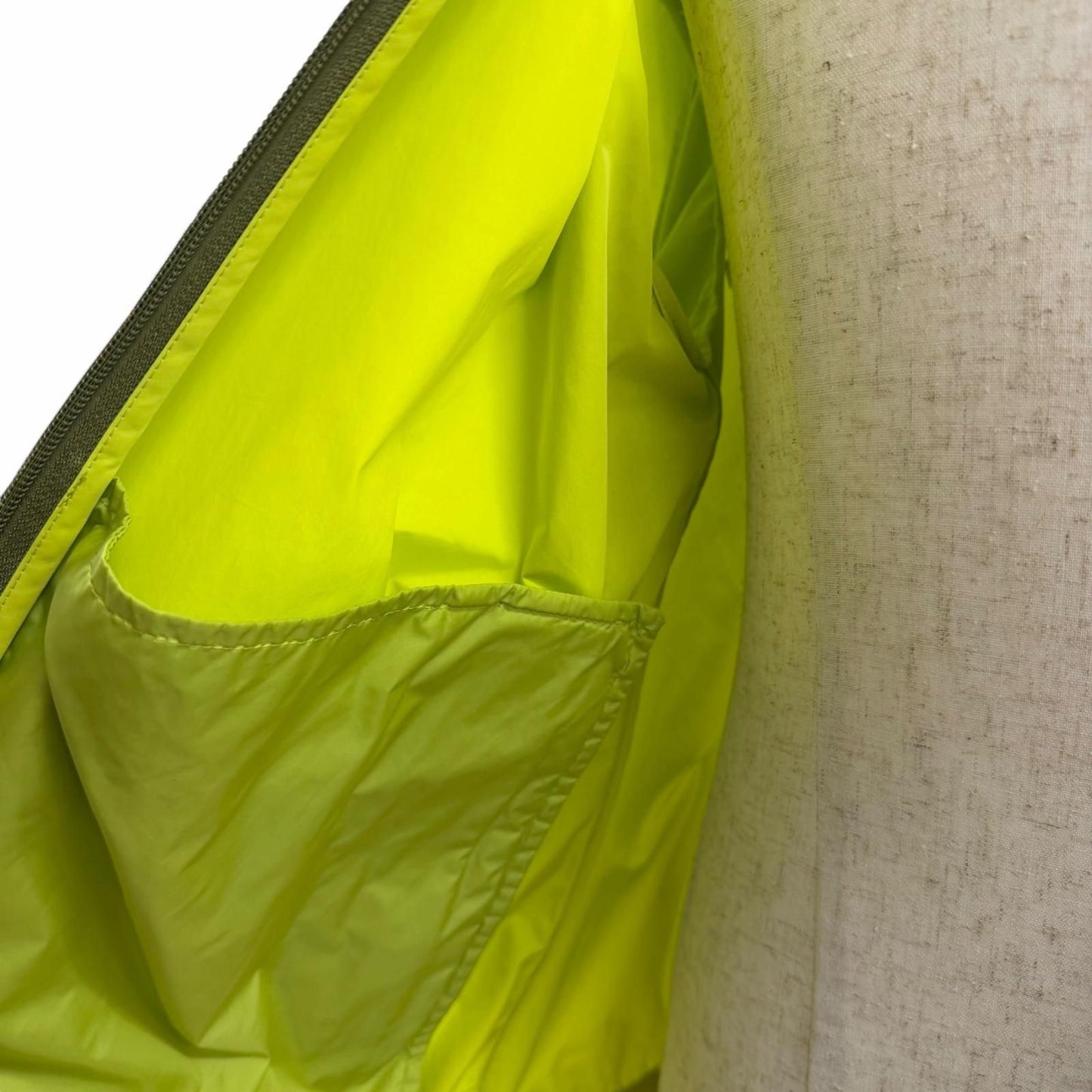 Moncler Clapier Giubbotto Logo Patch Windbreaker Jacket Lime Green — view 5