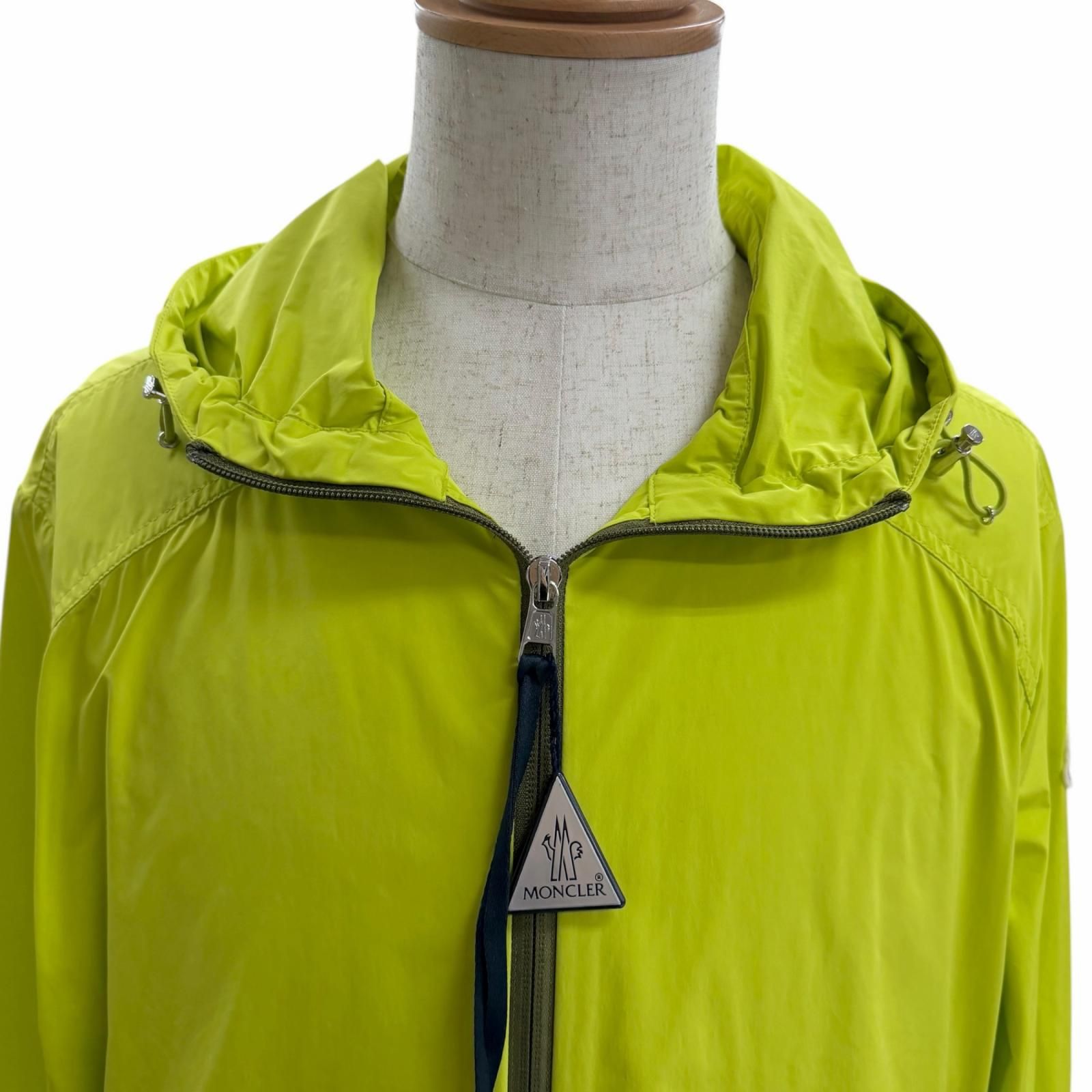 Moncler Clapier Giubbotto Logo Patch Windbreaker Jacket Lime Green — view 2