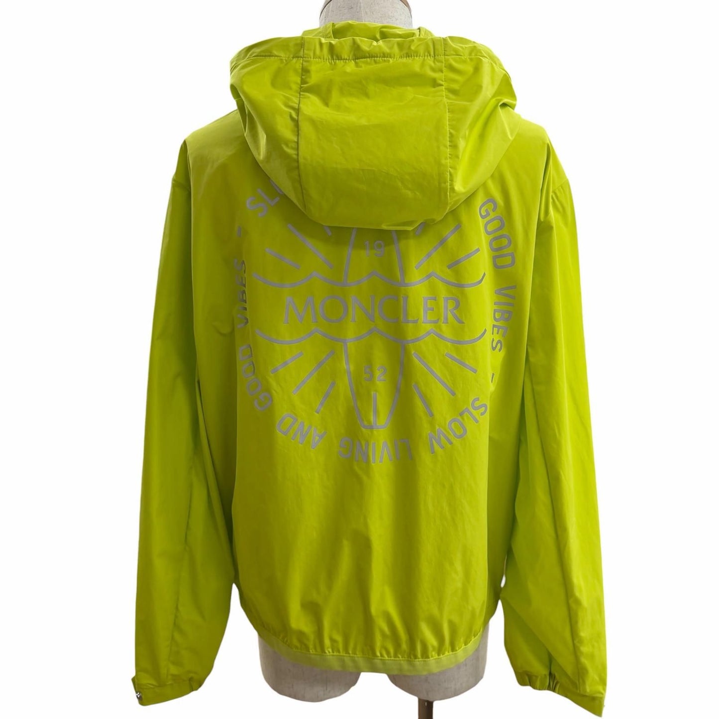 Moncler Clapier Giubbotto Logo Patch Windbreaker Jacket Lime Green — view 4
