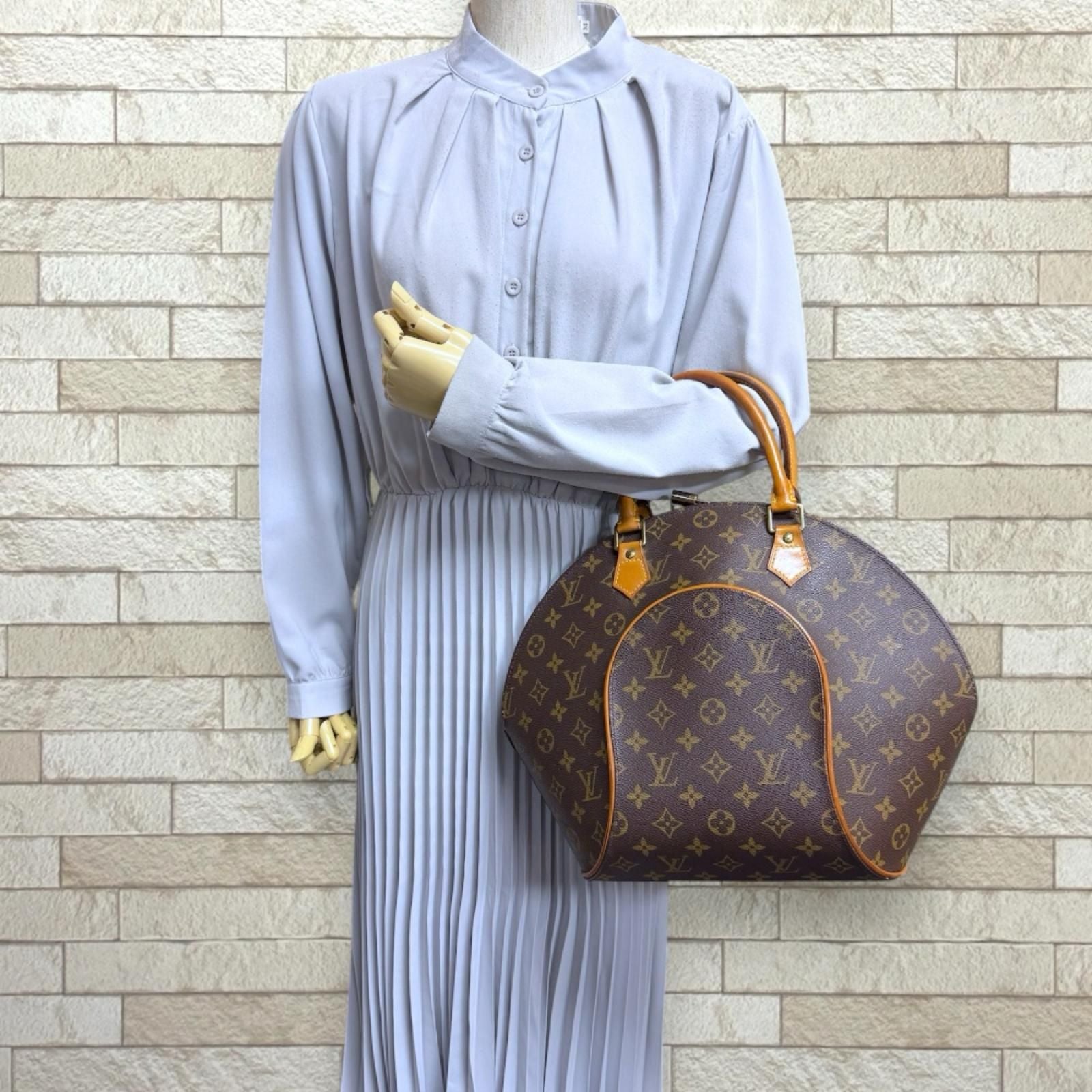 Louis Vuitton Ellipse MM Monogram Handbag Canvas Brown — view 2