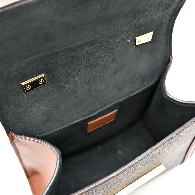 Louis Vuitton Shoulder Bag — view 6