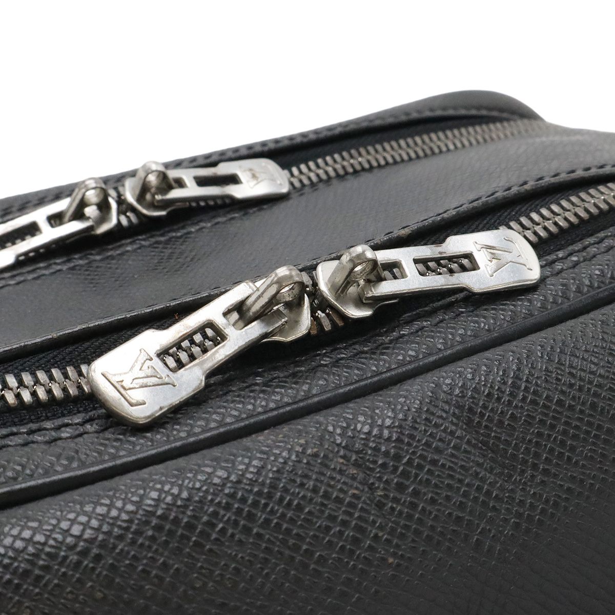 Louis Vuitton Taiga Reporter PM Shoulder Bag Crossbody Leather Ardoise Black — view 4
