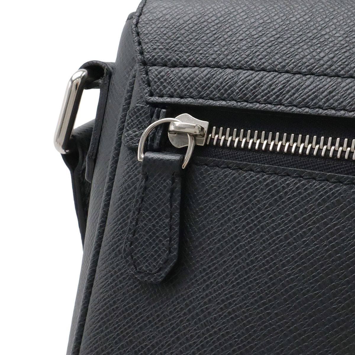 Louis Vuitton Taiga Shoulder Bag Crossbody Leather Ardoise Black — view 5