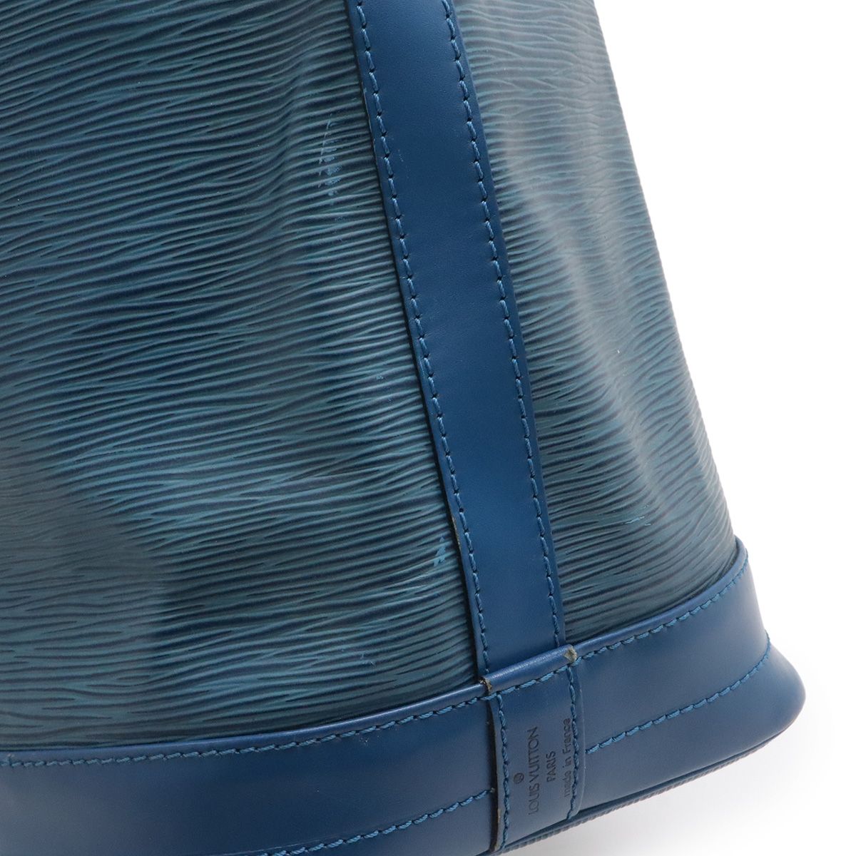 Louis Vuitton Epi Noe Drawstring Shoulder Bag Leather Toledo Blue — view 4