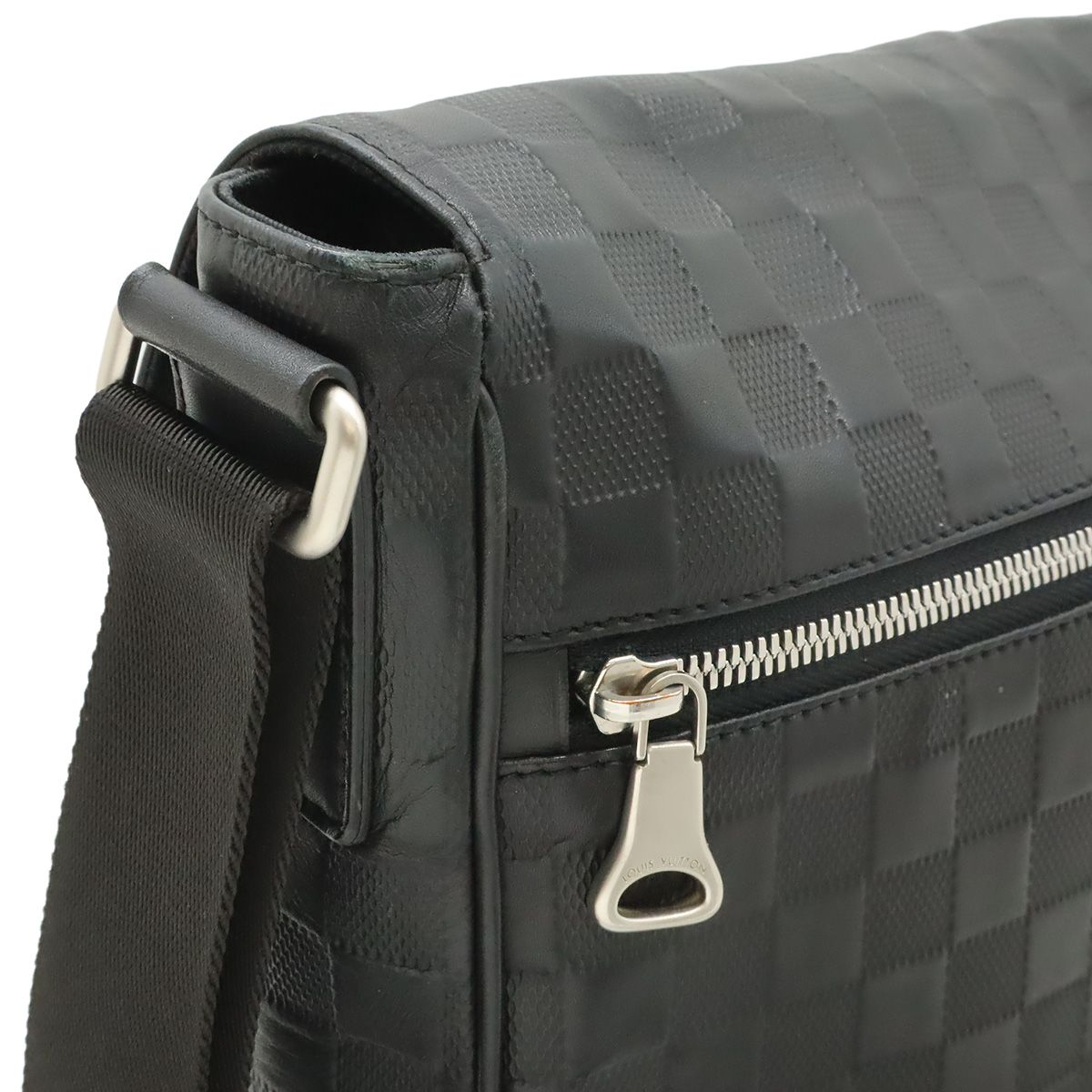 Louis Vuitton Damier Infini District MM Shoulder Bag Onyx Black — view 4