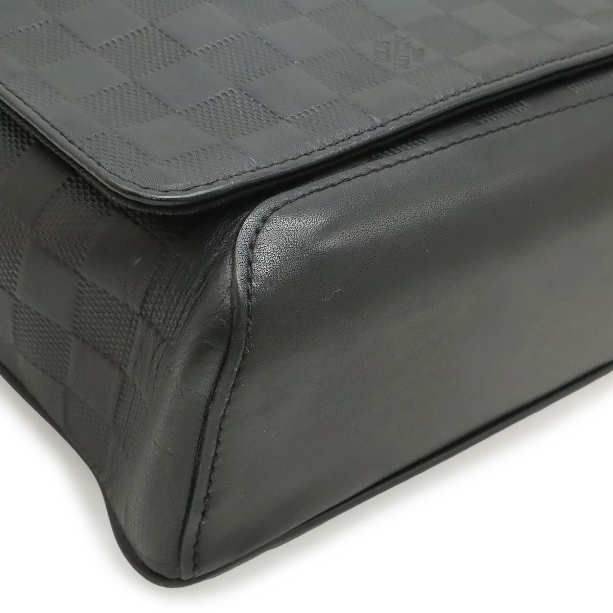 Louis Vuitton Damier Infini District MM Shoulder Bag Onyx Black — view 3