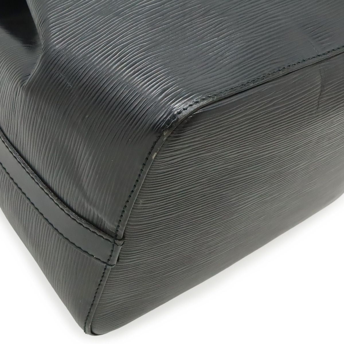 Louis Vuitton Epi Petit Noir Shoulder Bag Drawstring Black — view 3