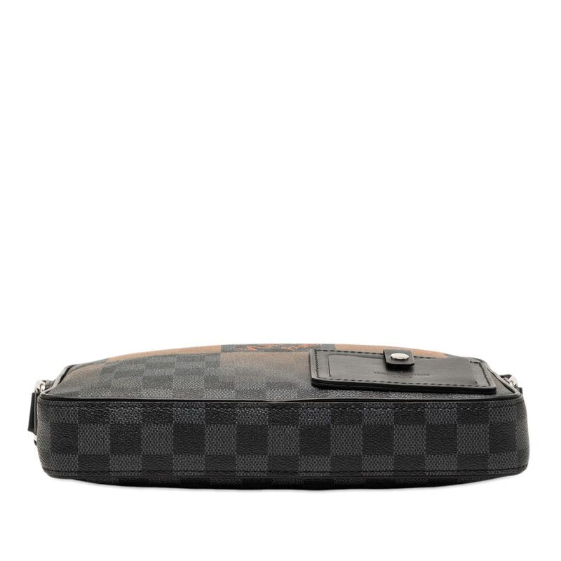 Louis Vuitton Damier Graphite Giant Alpha Messenger Crossbody Shoulder Bag — view 3
