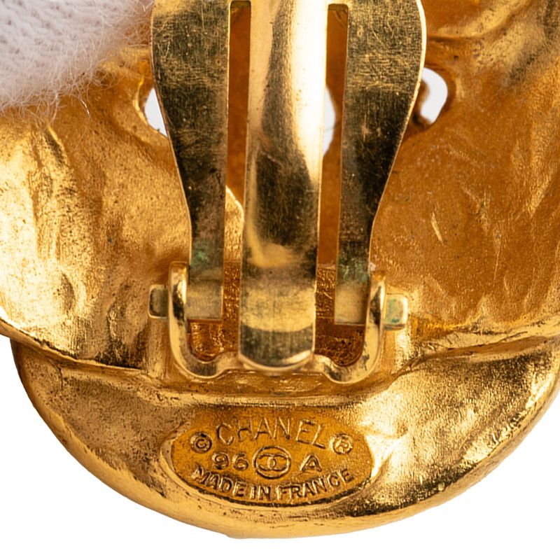 Chanel CC Logo Vintage Arabesque Earrings Gold Plated — view 4