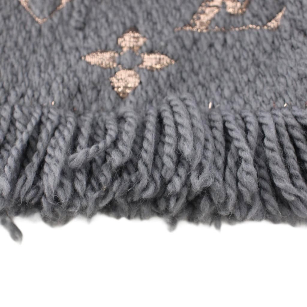 Louis Vuitton Echarpe Logo Mania Shine Scarf Fringe Monogram Silk Blend Gray — view 5
