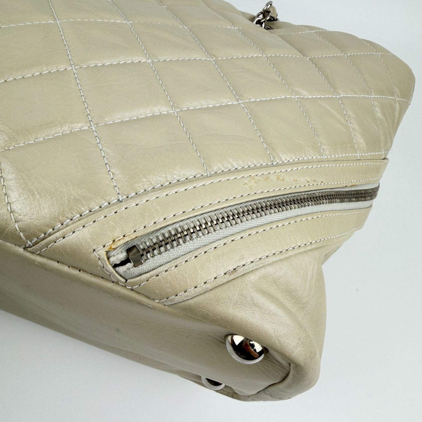 Chanel CC Logo Shoulder Bag Chain Tote Ivory Leather Vintage — view 8
