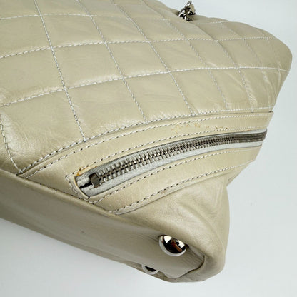 Chanel CC Logo Shoulder Bag Chain Tote Ivory Leather Vintage — view 8