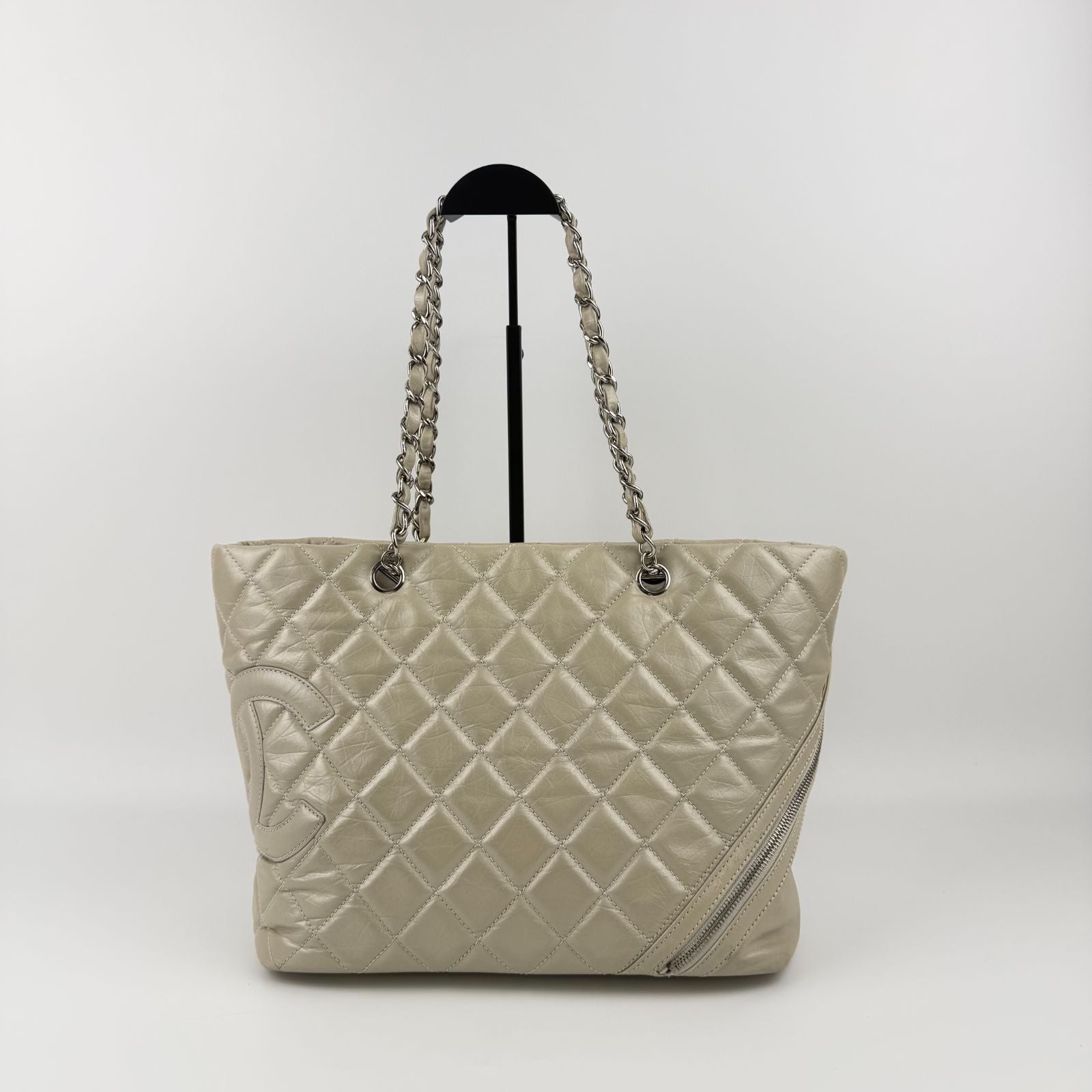 Chanel CC Logo Shoulder Bag Chain Tote Ivory Leather Vintage — view 2