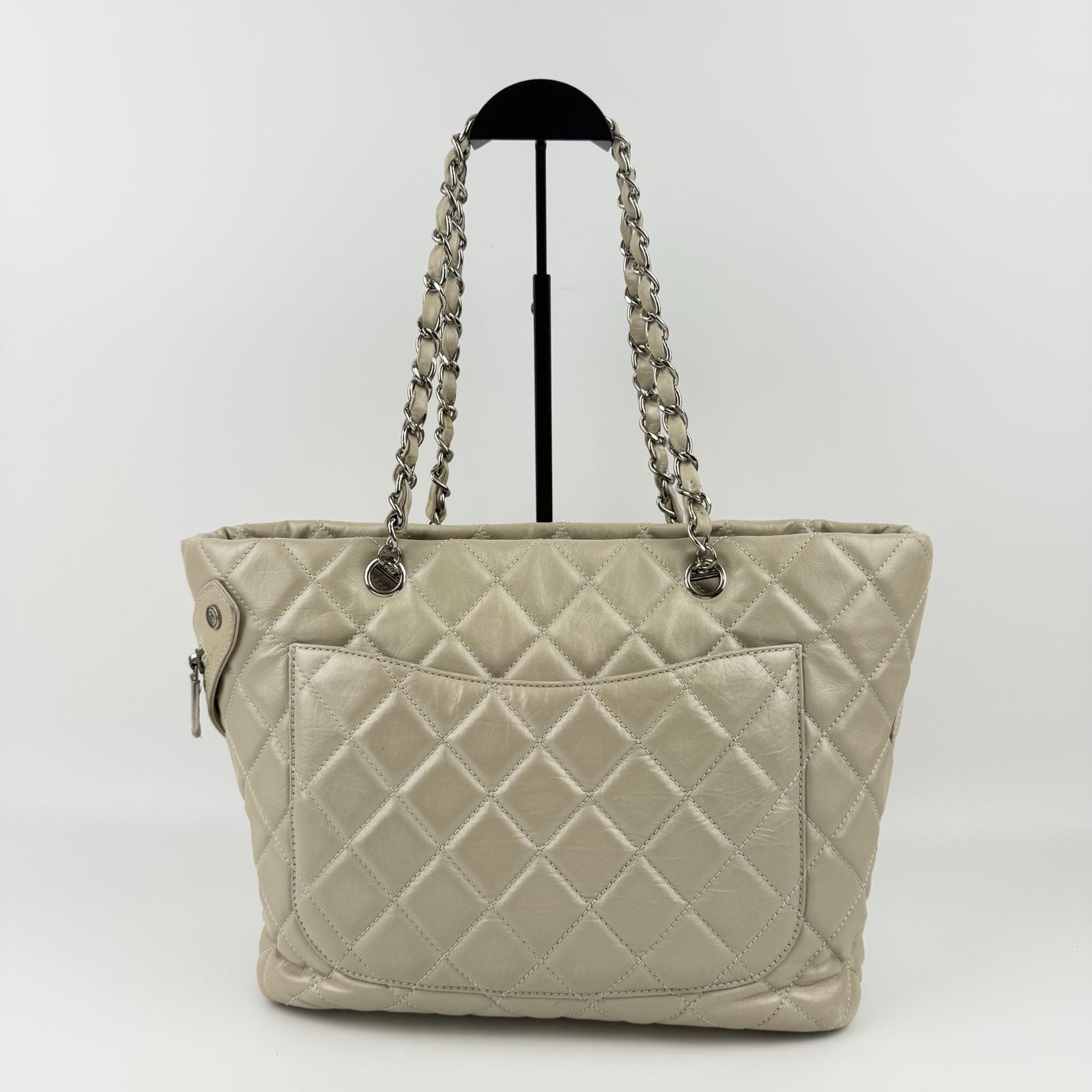 Chanel CC Logo Shoulder Bag Chain Tote Ivory Leather Vintage — view 3