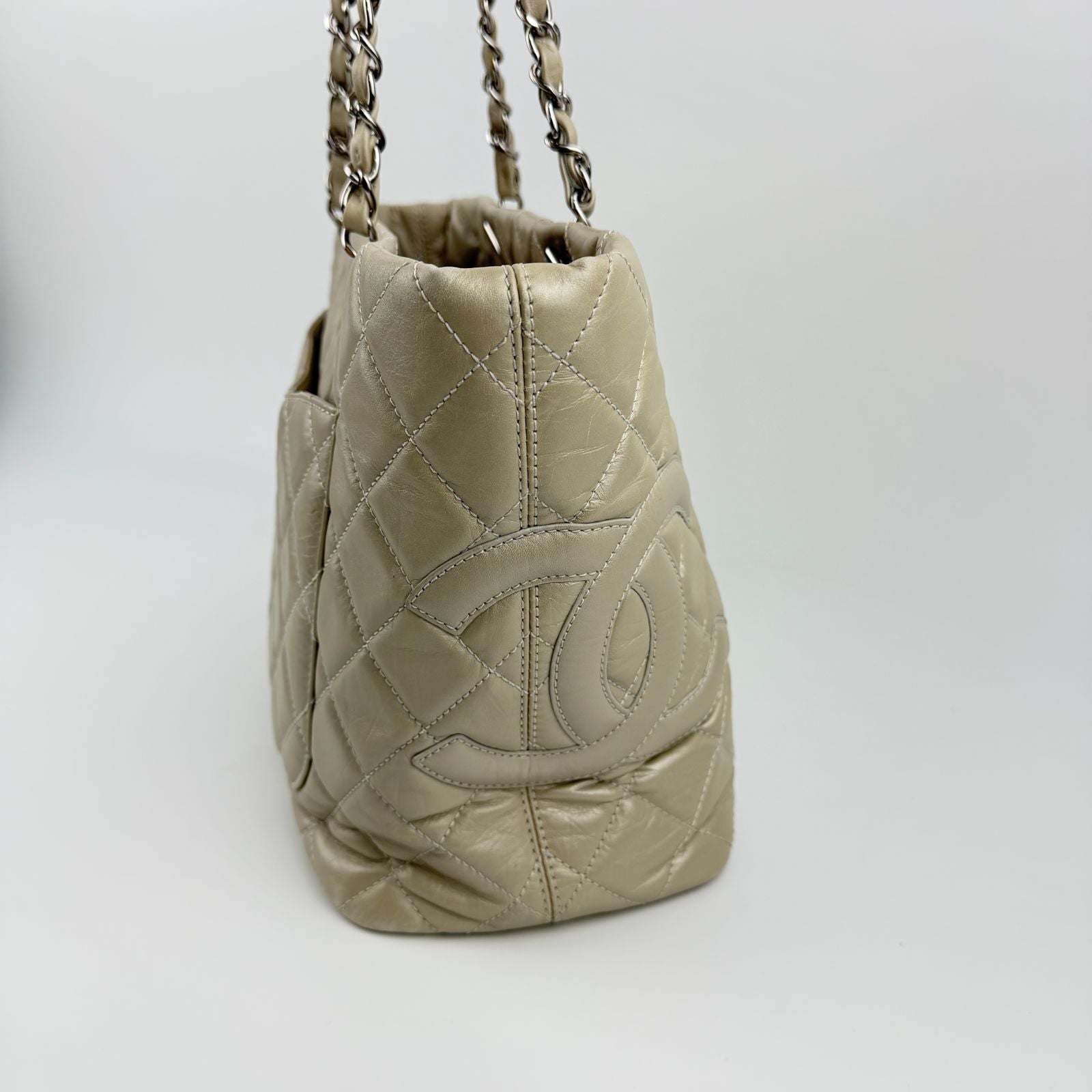 Chanel CC Logo Shoulder Bag Chain Tote Ivory Leather Vintage — view 4