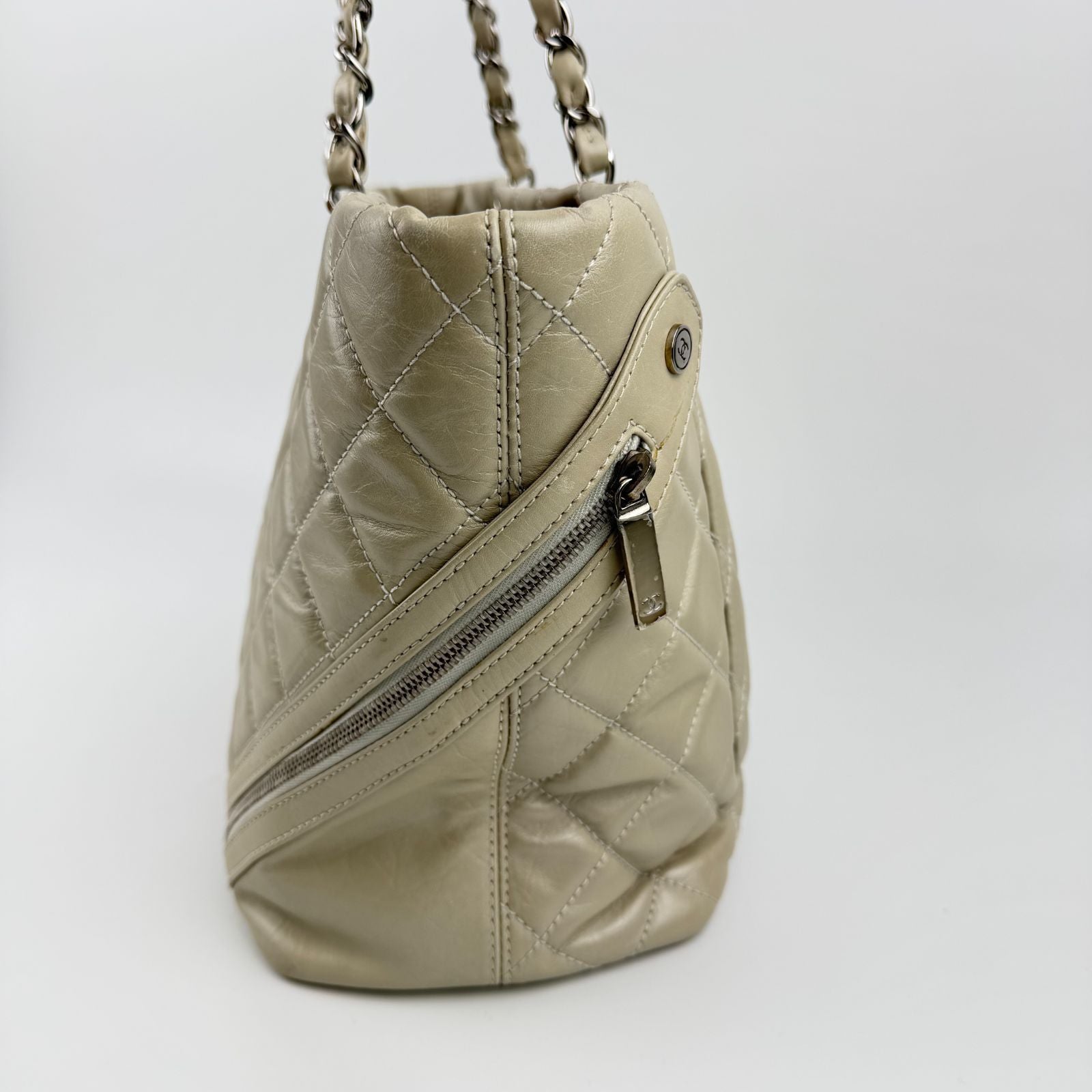 Chanel CC Logo Shoulder Bag Chain Tote Ivory Leather Vintage — view 5