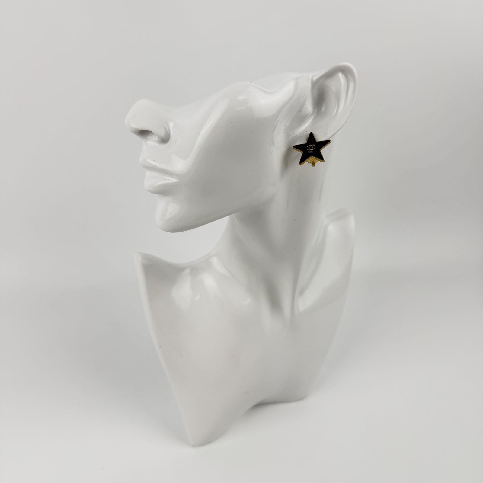 Chanel CC Logo Star Motif Earrings Black Gold Vintage — view 3