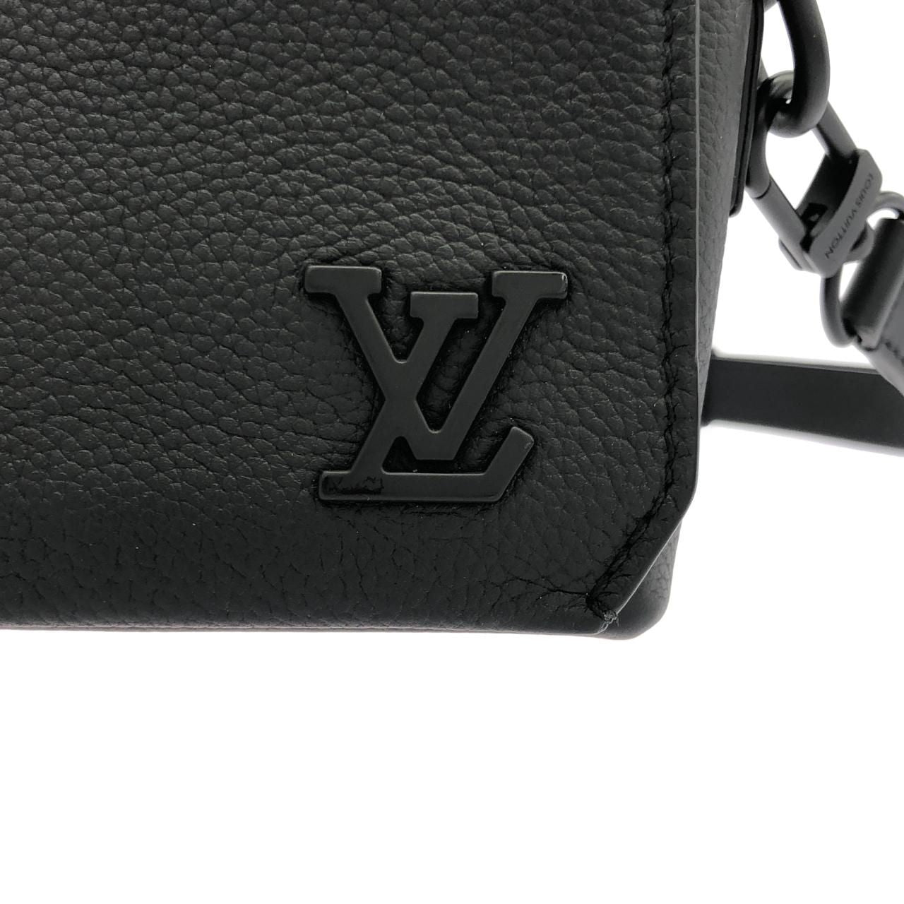 Louis Vuitton LV Aerogram Fast Line Wearable Wallet Shoulder Bag — view 5