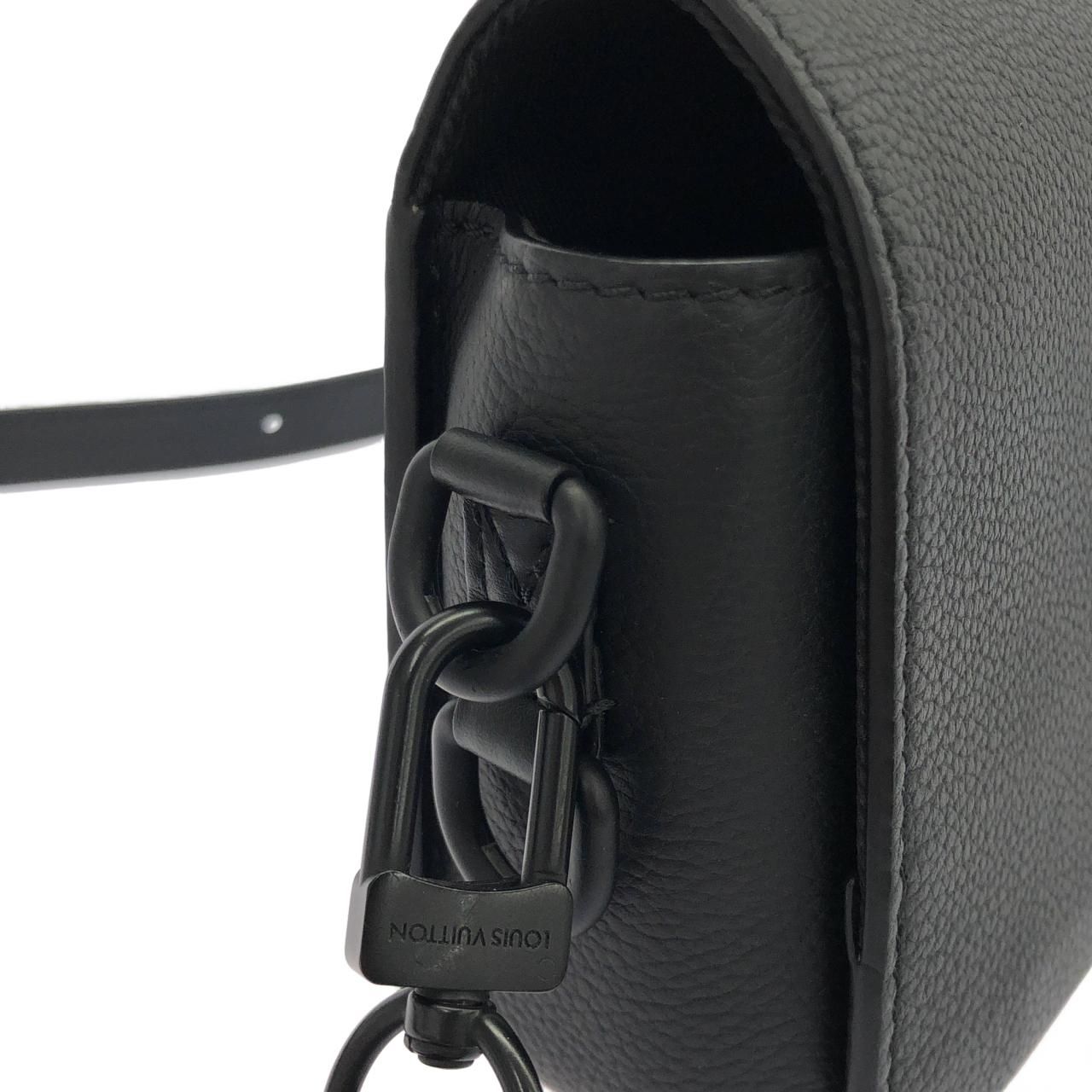 Louis Vuitton LV Aerogram Fast Line Wearable Wallet Shoulder Bag — view 6