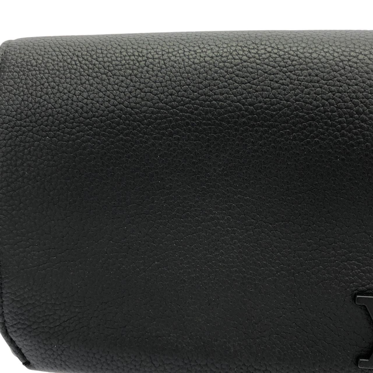 Louis Vuitton LV Aerogram Fast Line Wearable Wallet Shoulder Bag — view 4