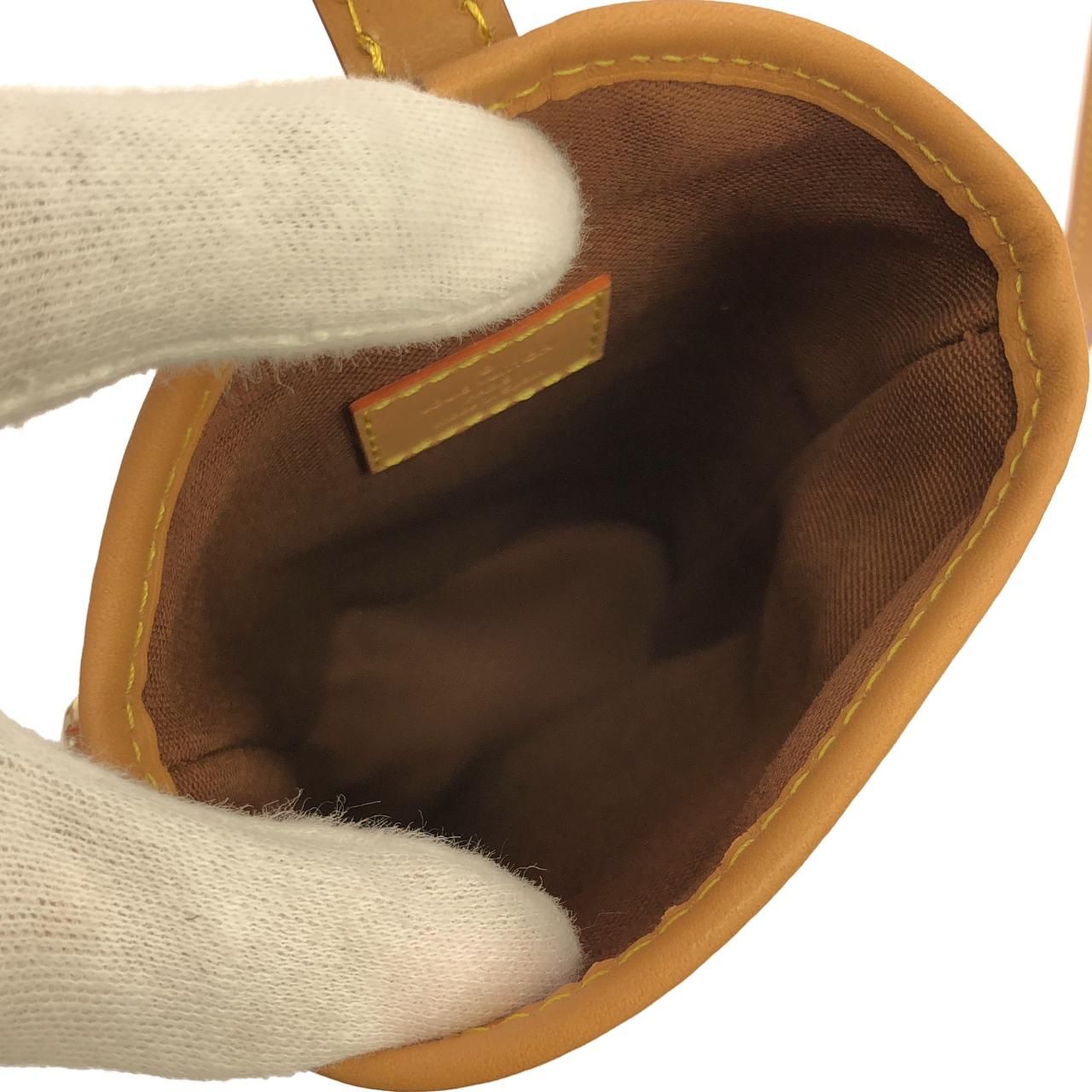 Louis Vuitton Monogram Fold Pouch — view 8