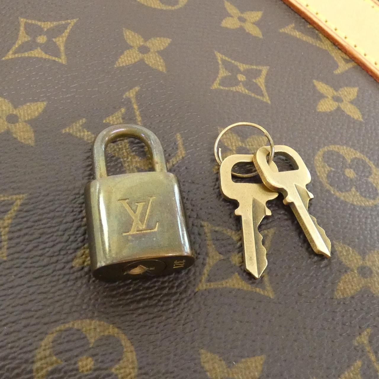Louis Vuitton Monogram Keepall 55 cm Boston Bag — view 8