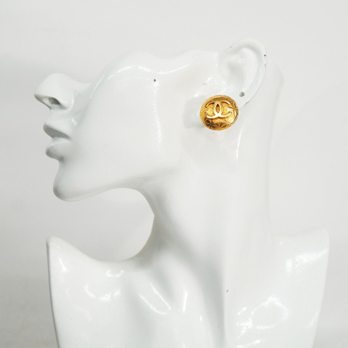 Chanel Earrings Vintage CC Logo Round — view 5