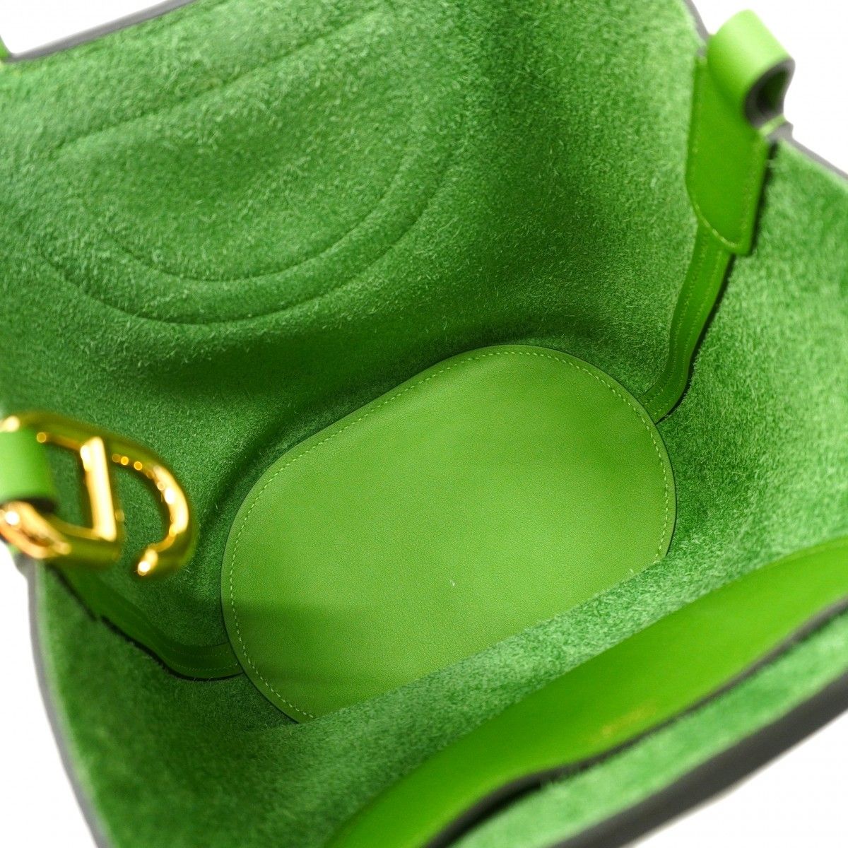 Hermes Handbag in the Loop PM Taurillon Clemence Vert Yucca Gold — view 4