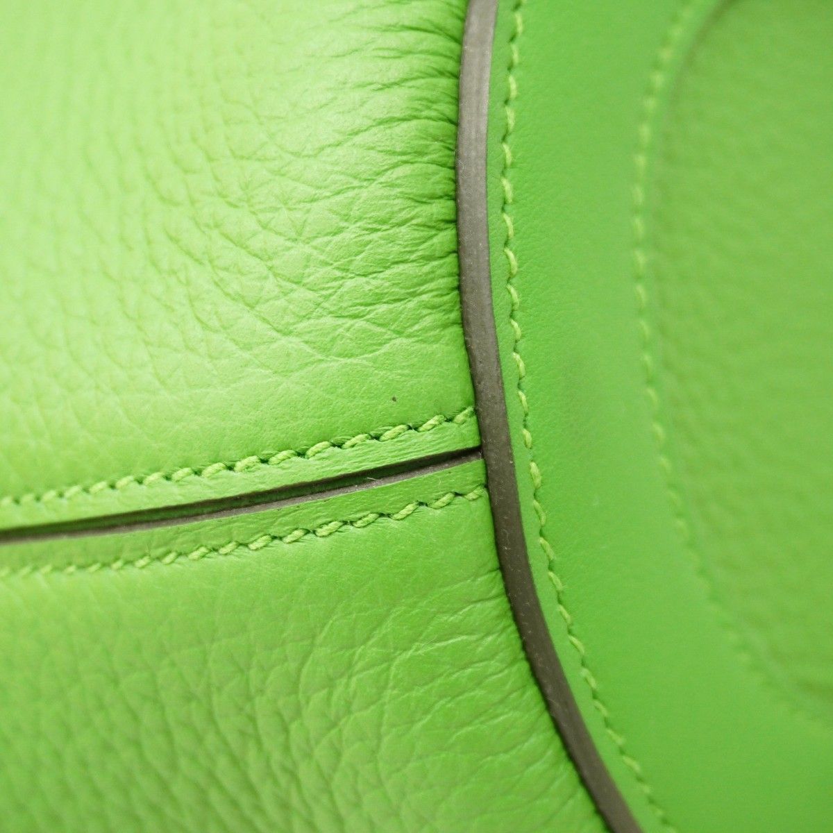 Hermes Handbag in the Loop PM Taurillon Clemence Vert Yucca Gold — view 7