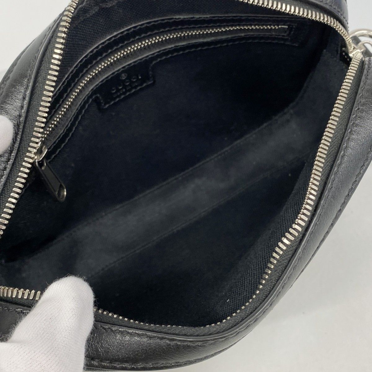 Gucci Shoulder Bag GG Supreme Black Gray Silver — view 4