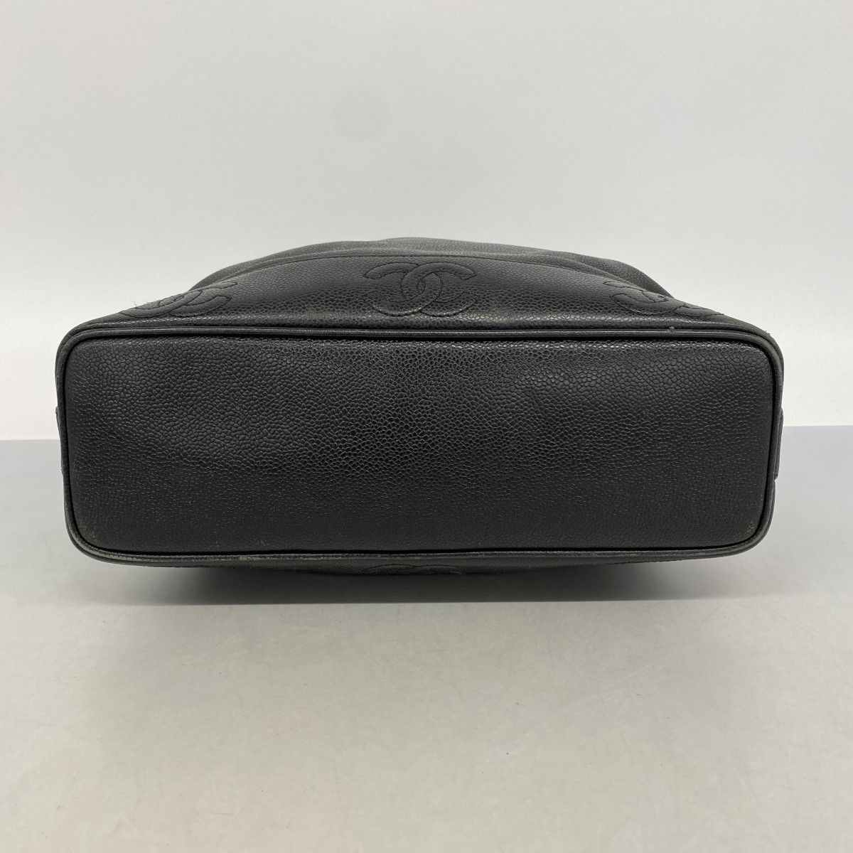 Chanel Shoulder Bag Triple Coco Caviar Leather Black Gold — view 3