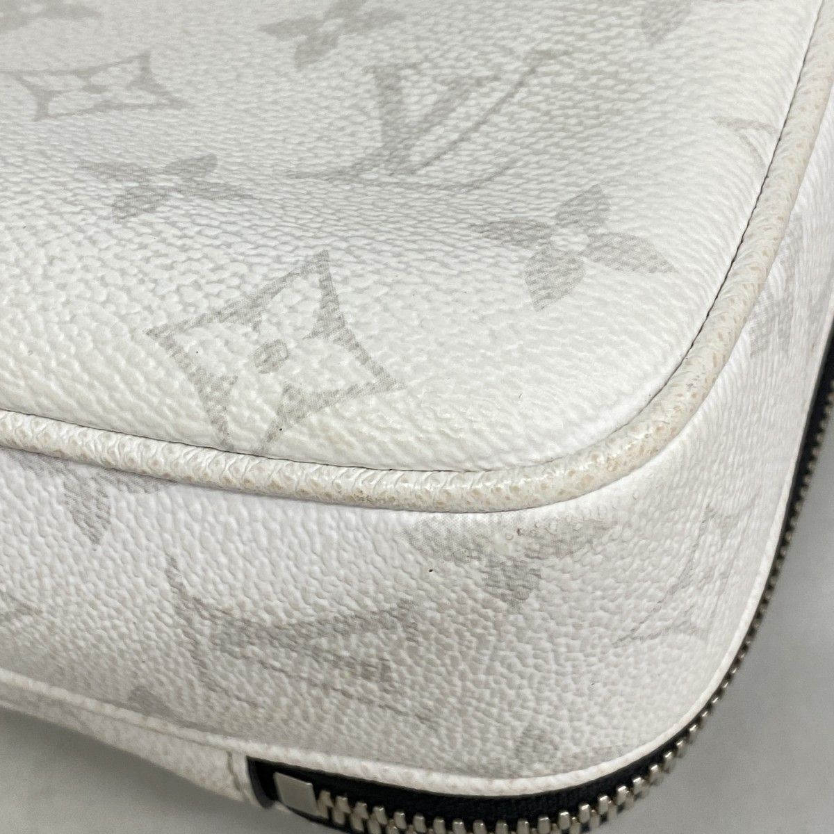 Louis Vuitton Shoulder Bag Taigarama Alpha Messenger Optic White — view 8