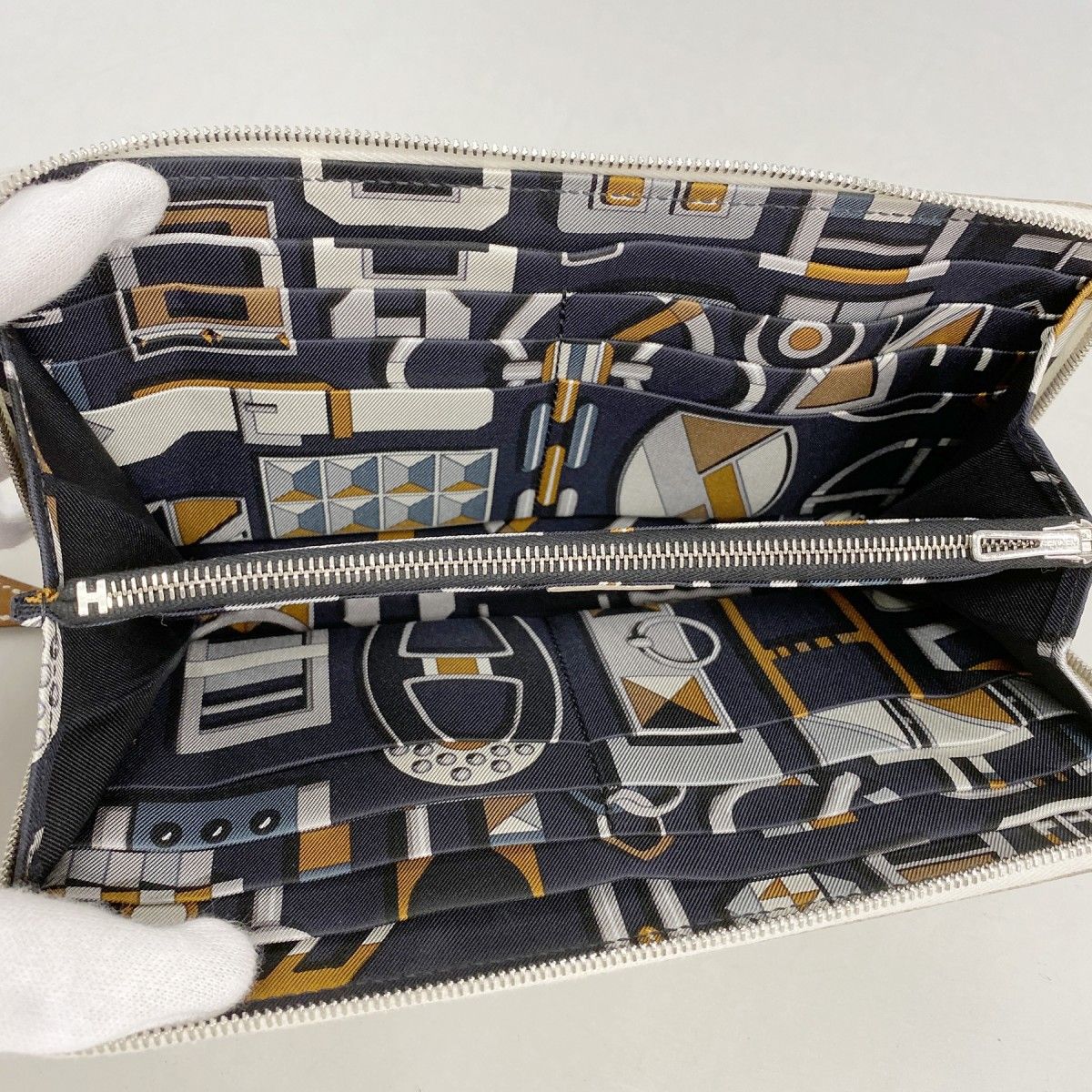Hermes Wallet Azap Long Silk in Veau Cles Silver — view 3