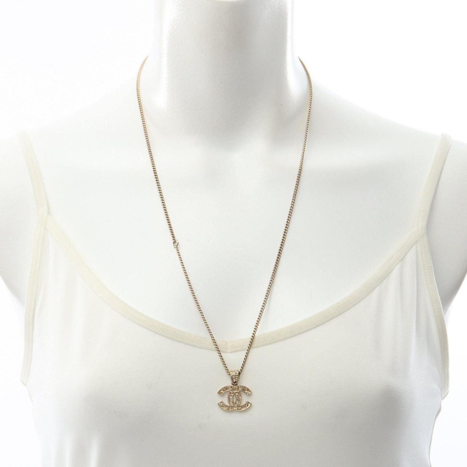 Chanel Necklace CC Logo — view 5