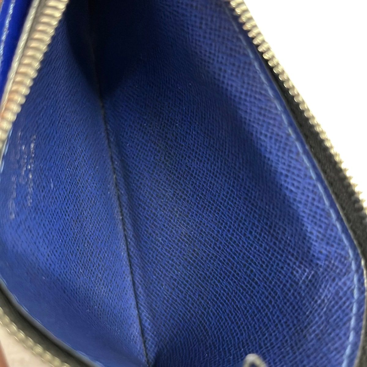 Louis Vuitton Coin Case Taigarama Card Folder Cobalt Leather Cowhide — view 3