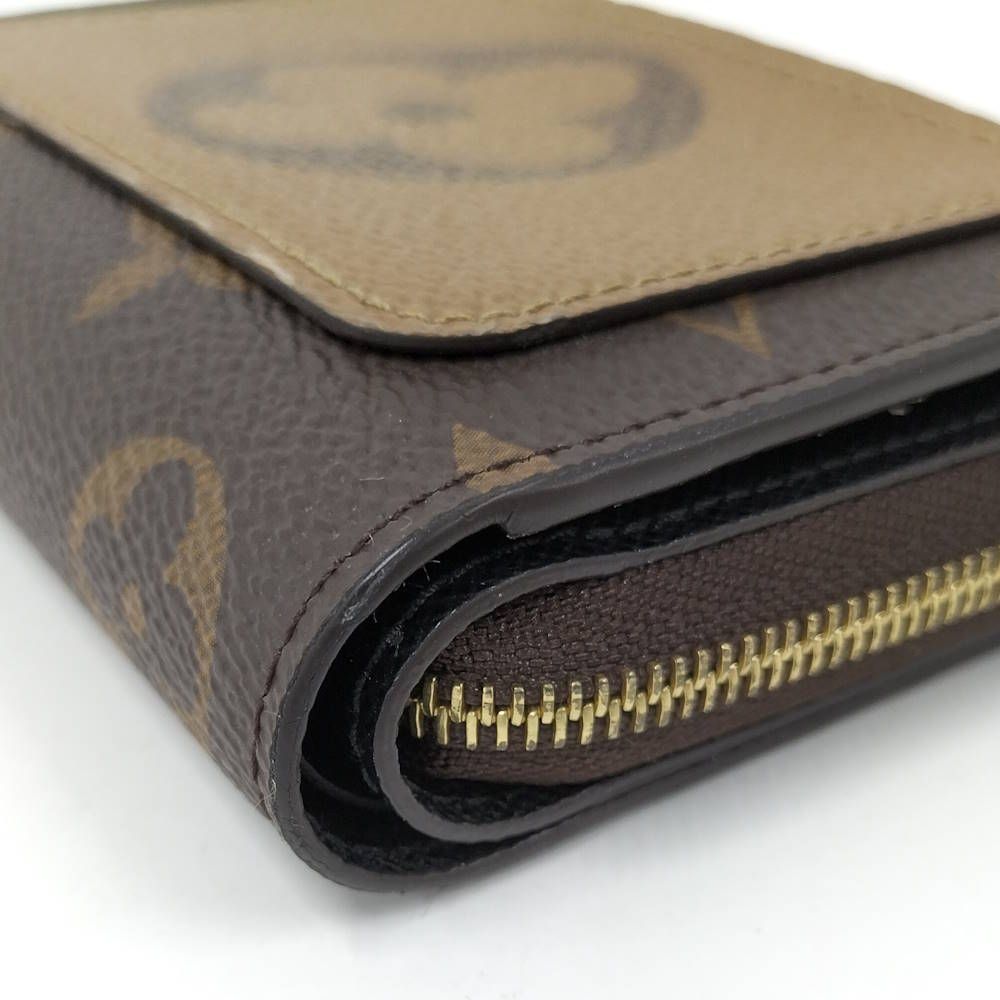 Louis Vuitton Portefeuille Bifold Wallet Monogram Giant — view 4