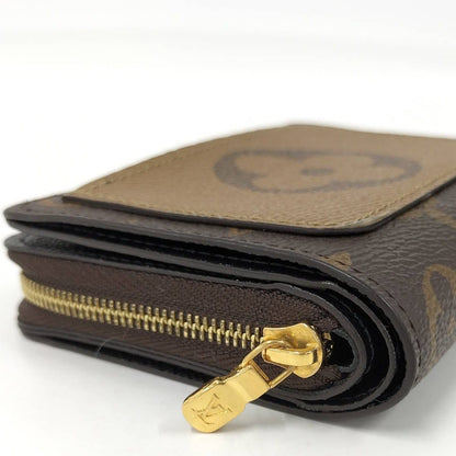 Louis Vuitton Portefeuille Bifold Wallet Monogram Giant — view 5
