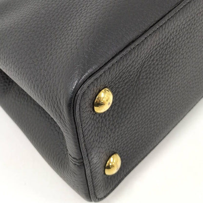 Louis Vuitton Capucines MM Handbag Taurillon Leather Black Cream — view 3