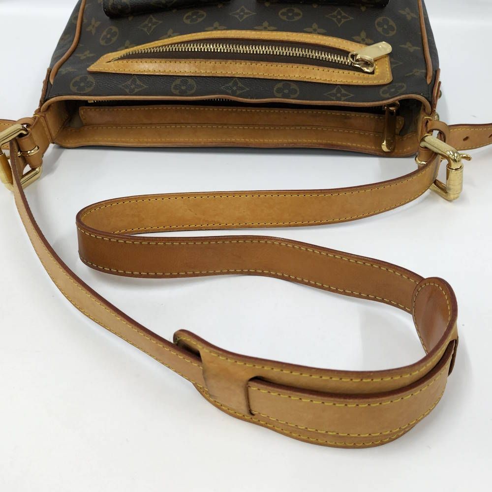 Louis Vuitton Hudson GM Handbag — view 5